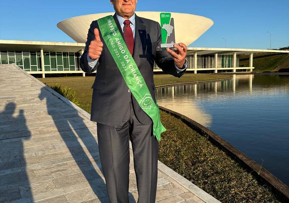 Filippi ganha Prêmio Prefeito Amigo da Criança