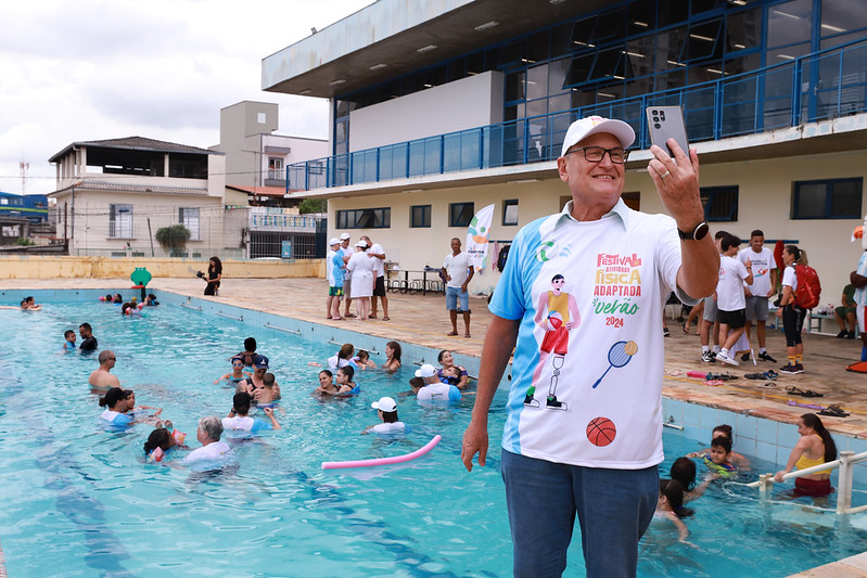 Filippi na piscina do Clube Mané Garrincha durante Festival de Atividades Físicas Adaptadas em Diadema