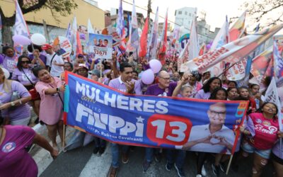 Caminhada reúne 3.000 mulheres em apoio a Filippi em Diadema