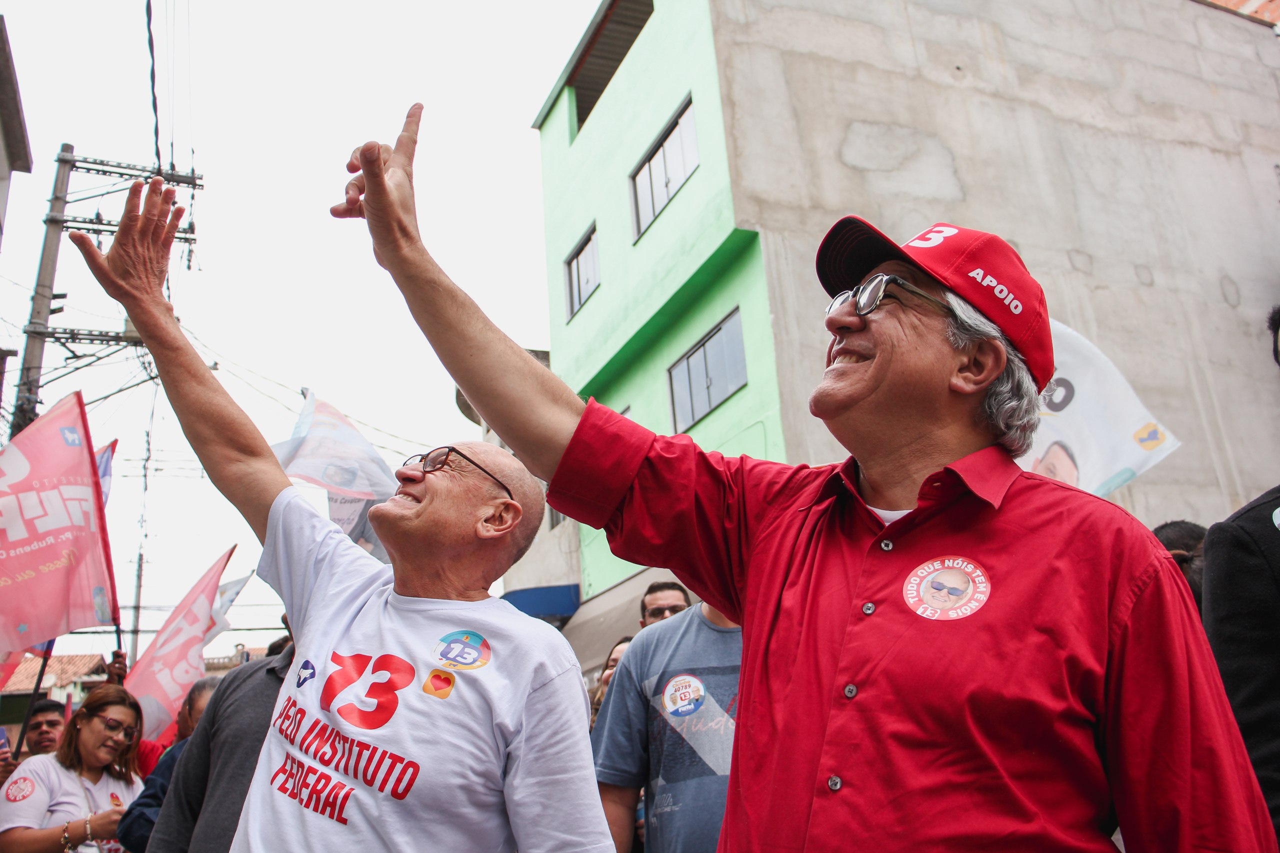 Ministro de Lula, Padilha faz campanha no Canhema, defende continuidade do trabalho e diz que só com Filippi cidade vai avançar