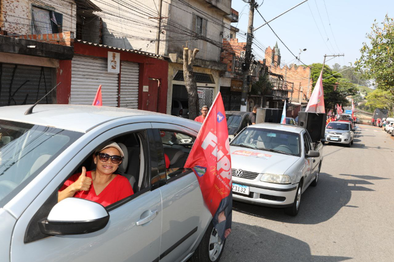 Concentrações nos bairros seguiram para o centro da cidade, na Praça da Moça, e o evento terminou com um grande ato da militância em apoio à reeleição do prefeito Filippi