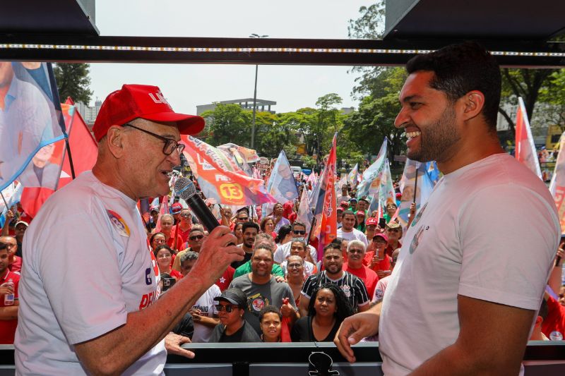 Concentrações nos bairros seguiram para o centro da cidade, na Praça da Moça, e o evento terminou com um grande ato da militância em apoio à reeleição do prefeito Filippi