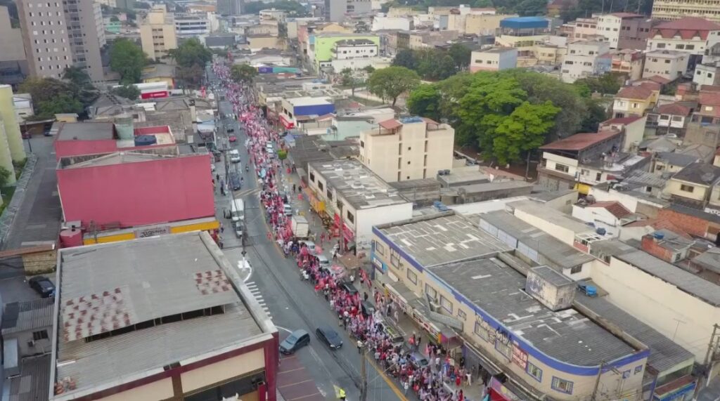 A caminhada das mulheres em apoio a Filippi contou com a presença da deputada federal Juliana Cardoso, da deputada estadual Ediane Maria (PSOL), do deputado estadual Teonilio Barba, da Secretária Nacional de Políticas Sociais e Direitos Humanos da CUT, Jandyra Uehara, de candidatas à vereança pela coligação Tamo Junto Diadema, além de militantes e apoiadores, do candidato a vice, Pastor Rubens Cavalcanti, e da presidente do Fundo Social de Solidariedade, Inês Maria. O grande volume de pessoas deixou clara a força da candidatura do prefeito Filippi.